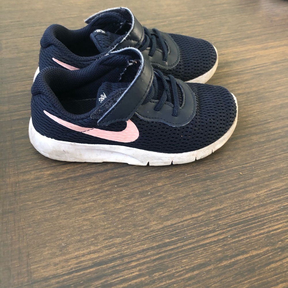 GUC Girls Nike Tanjun Sneakers - size 10